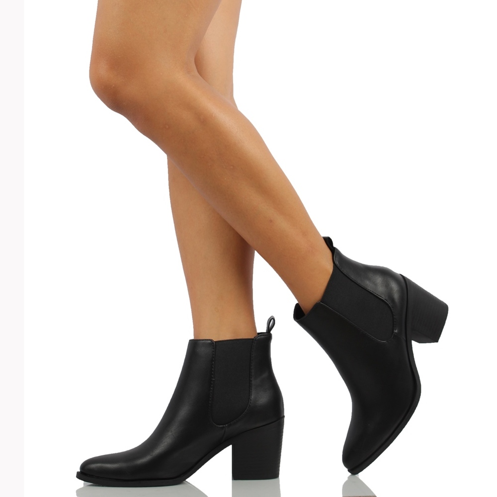 Size 5.5 Black Faux Leather Almond Toe Pull On Ank - Picture 7 of 8